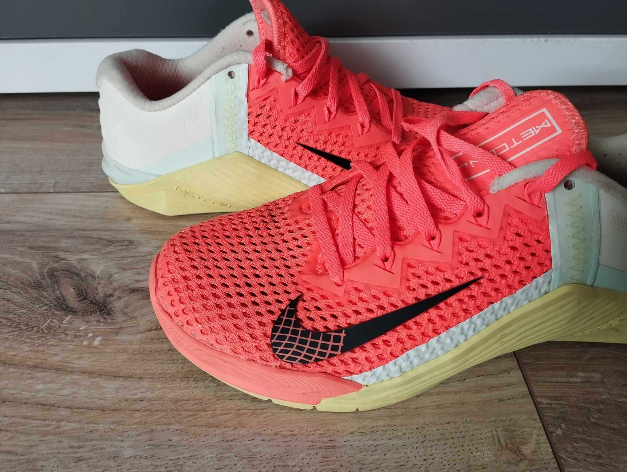 Metcon 6 cena sale