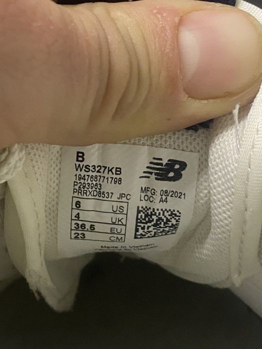 New Balance 327