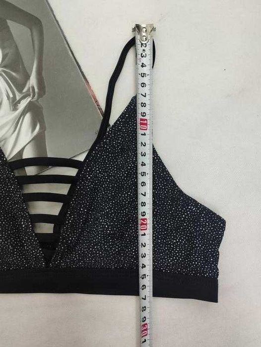 Купальник топ верх на бретельках черный белый
Atmosphere