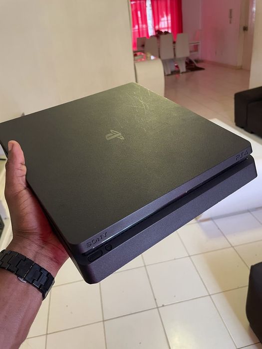 Ps4 slim não usada/como nova