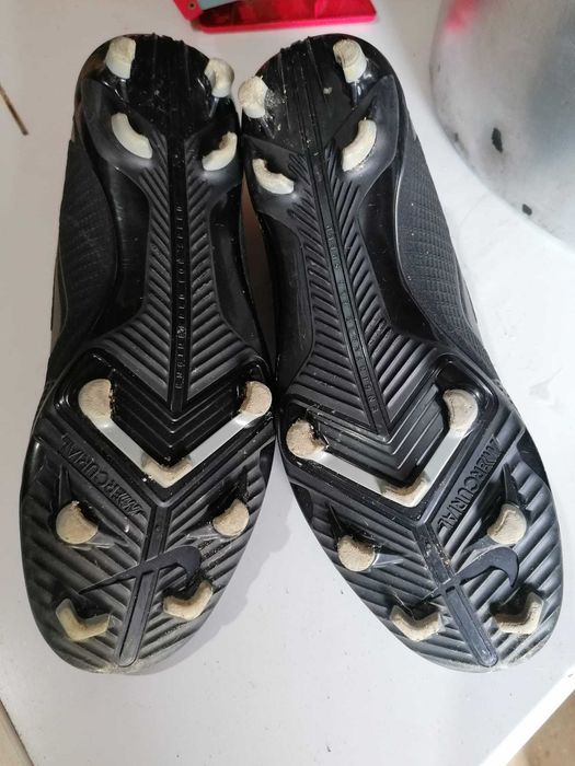 Chuteiras como novas.