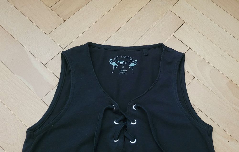Top damski czarny koszulka crop top wiazany dekolt Rozm. S