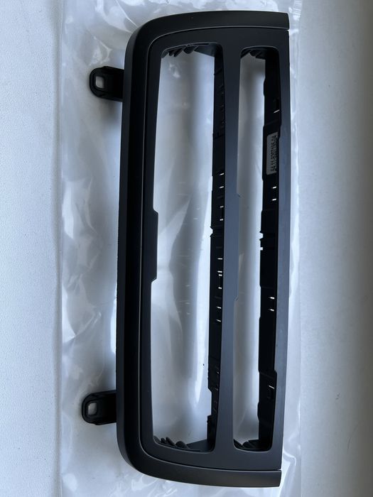 Рамка центральної консолі bmw f30