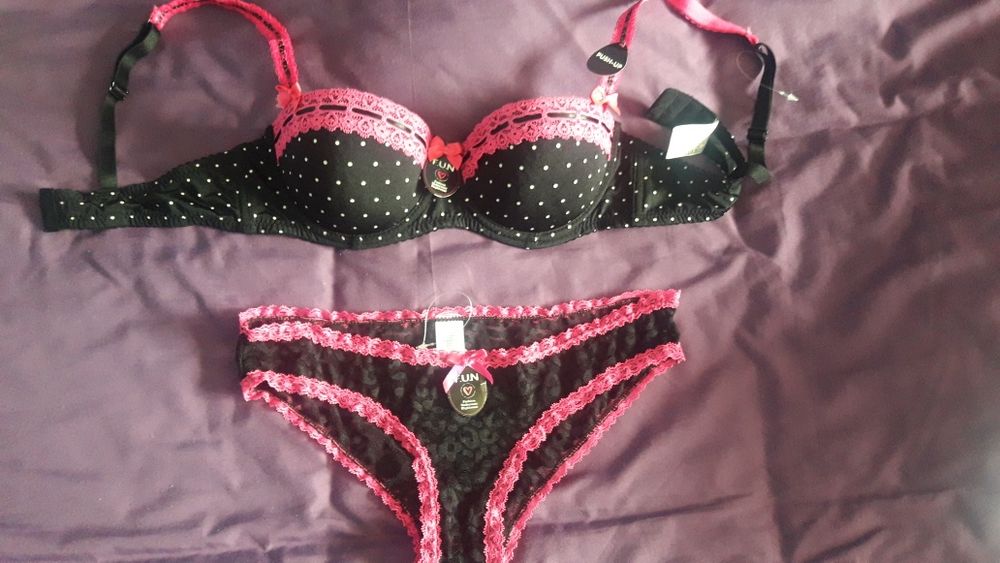 Женский комплект: трусы и лифчик