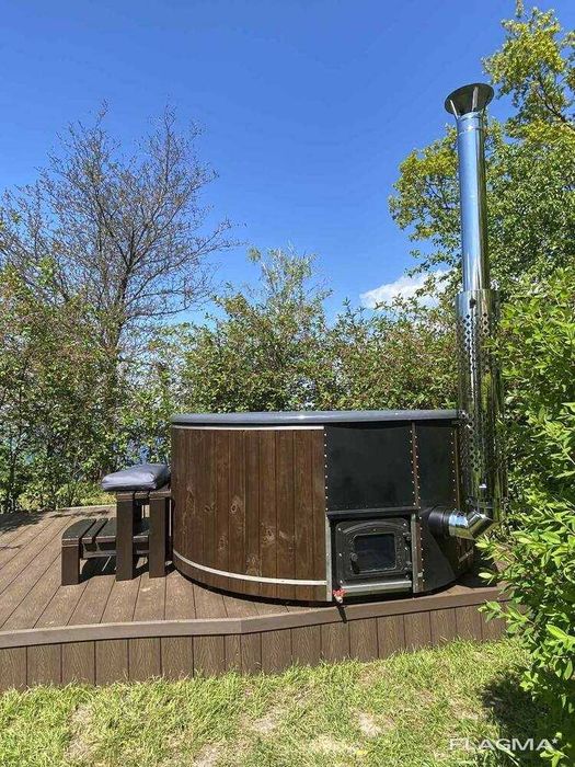 Чан з джакузі . Купіль з пічкою на дрова. Вуличний чан.