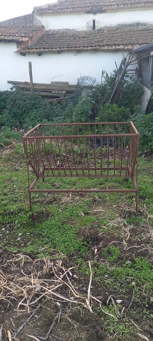 Manjedoura para cabras e ovelhas.