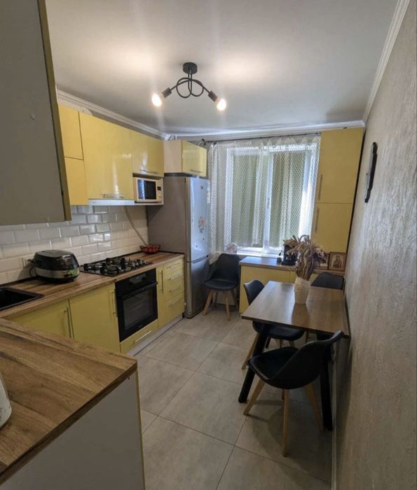 (3) Продам 2-кімнатну квартиру в Стрижавці 4432