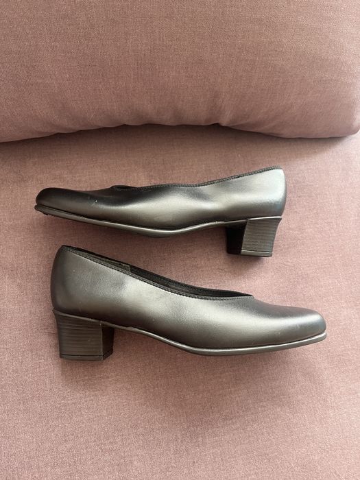 Angielskie buty na obcasie czołenka Fayrelady