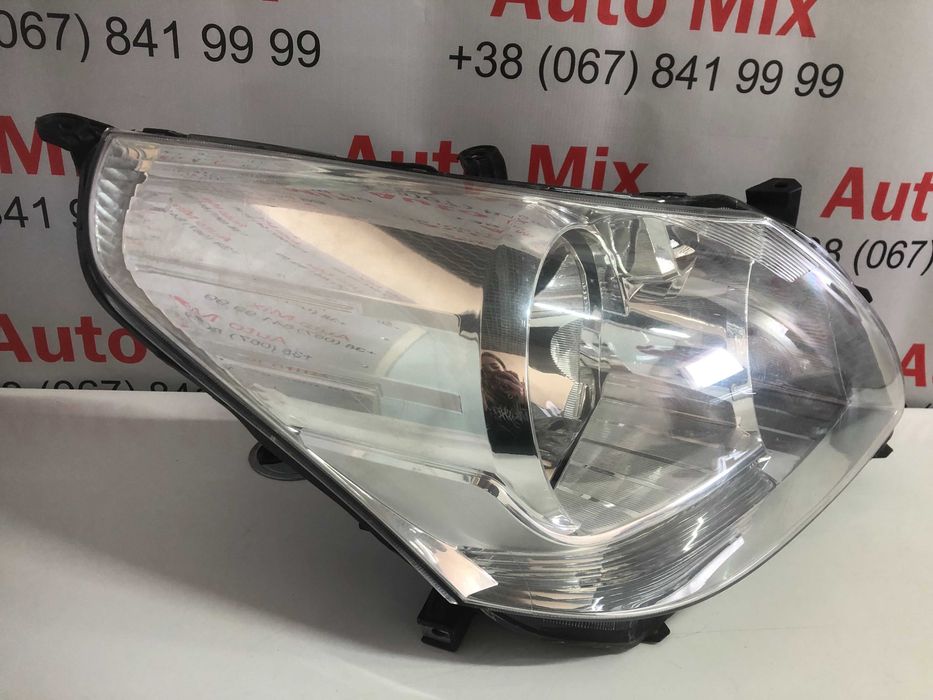 Фара Toyota Verso 81110-0F090