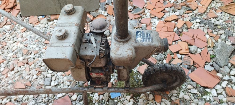 Motor de Rega antigo  a Petróleo