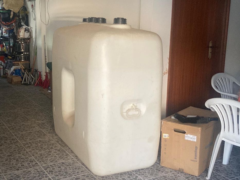 Depósito de combustível 1000L como novo