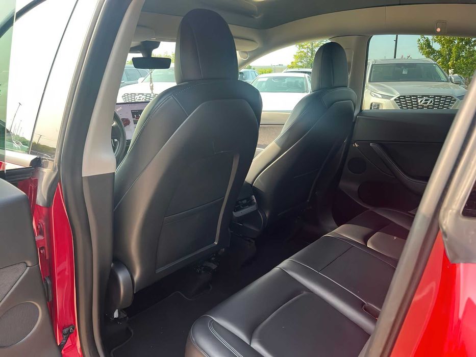 Tesla Model Y      2021