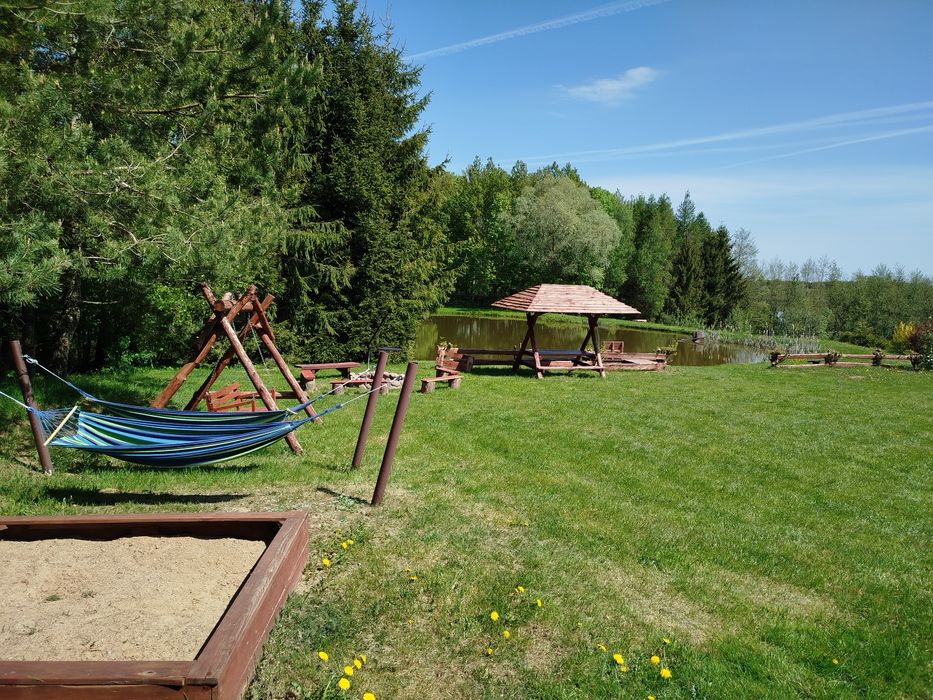 Zapraszam! Domki nad jeziorem i stawami.