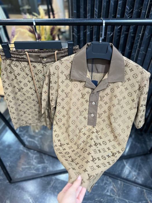 Літній костюм Louis Vuitton бежевий літній костюм луї віттон бежевий