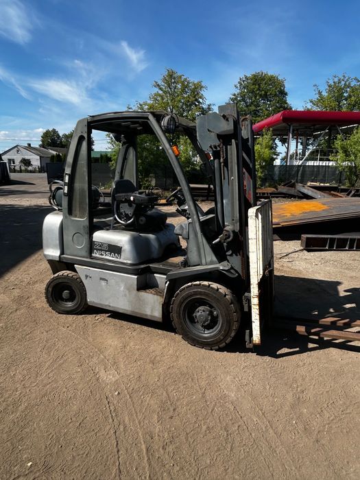 Wózek widłowy nissan 2.5 tony udźwigu