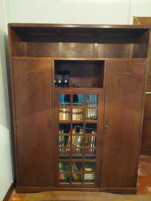 Estante para sala de estar para  livros e decoração