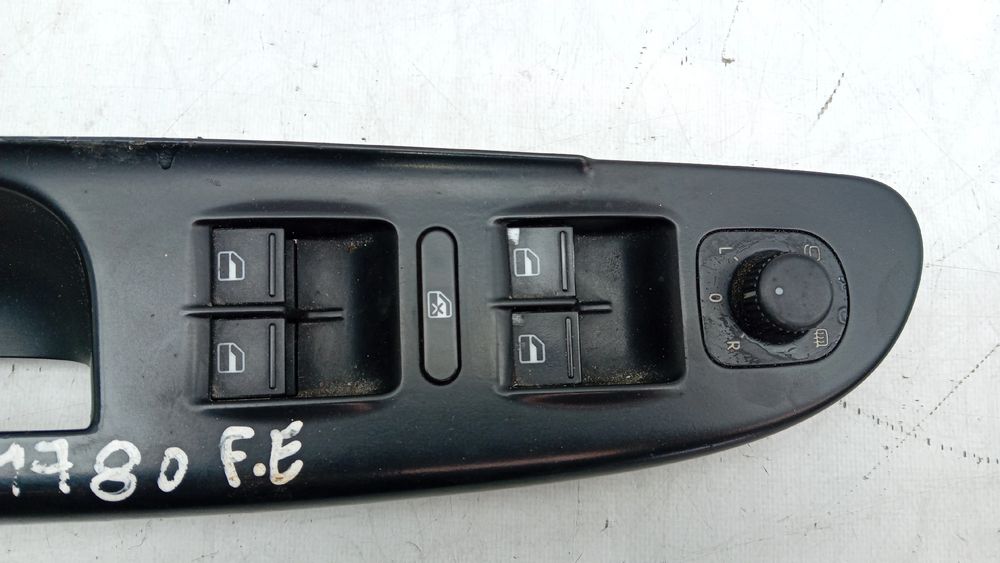 Comando / botão / interruptor vidros frente esquerdo VOLKSWAGEN Passat