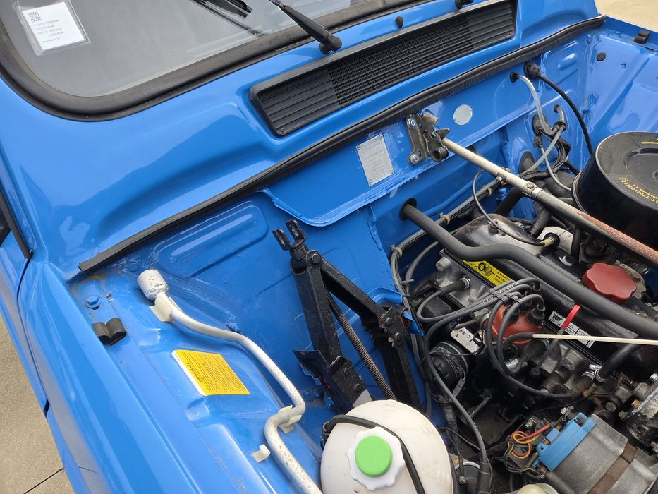 Renault 4F restaurada.