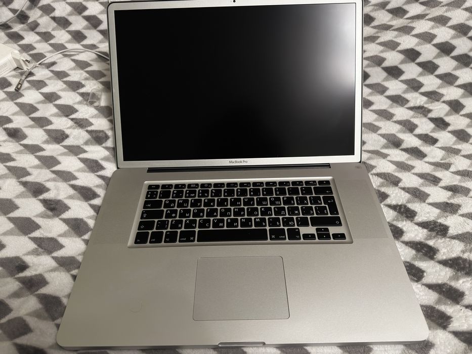 Apple MacBook Pro "Core i7" 2.2 17" Early 2011 256GB SSD 8GB RAM