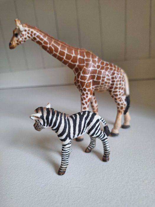 Figurki kolekcjonerskie marki Schleich, żyrafa, zebra