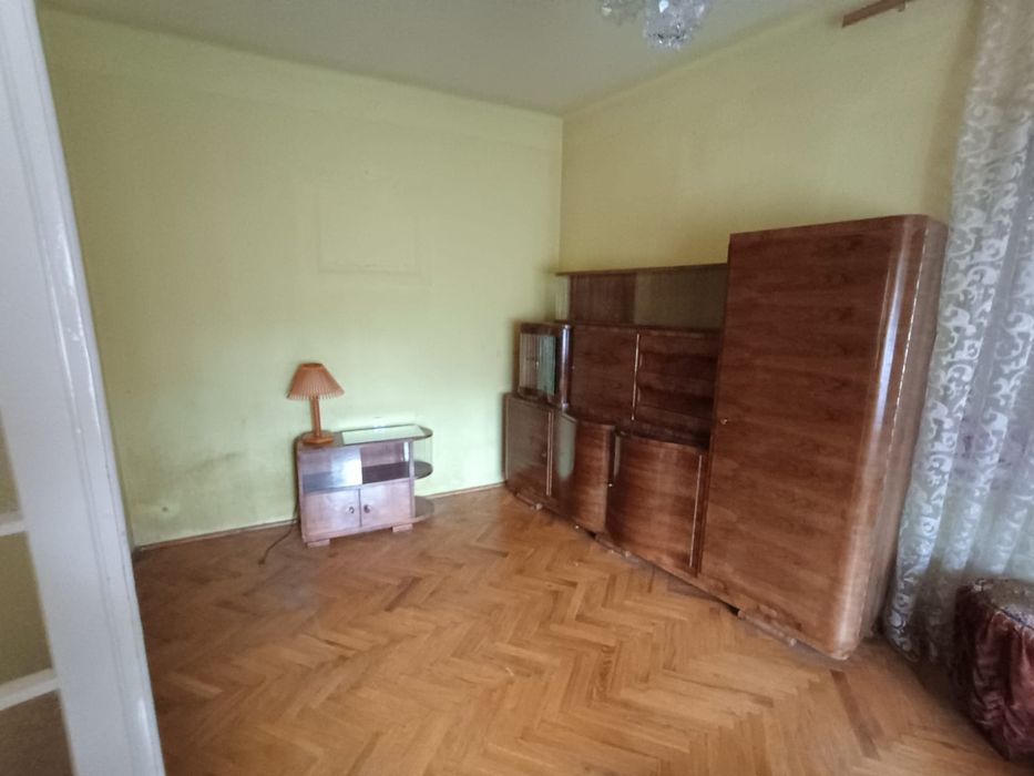 Терміново продається двоповерховий будинок у центрі міста по вул. Стрі