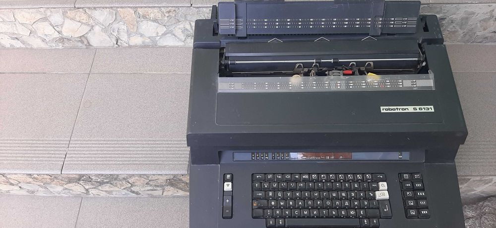 Печатна машинка еле