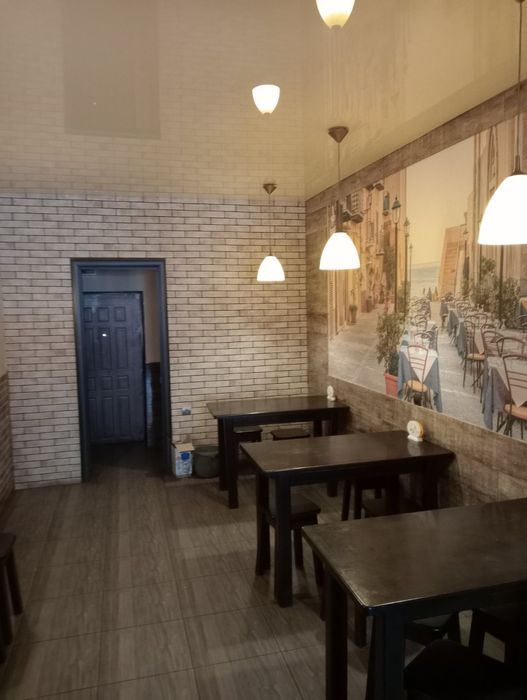 Здам приміщення на території ринку, 45 кв м під магазин або кафе