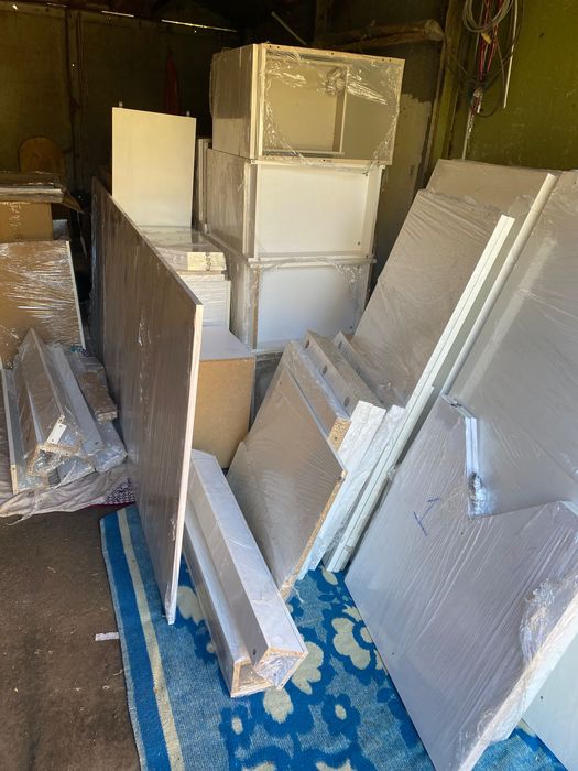 Стільці для дому та офісу білего коляру