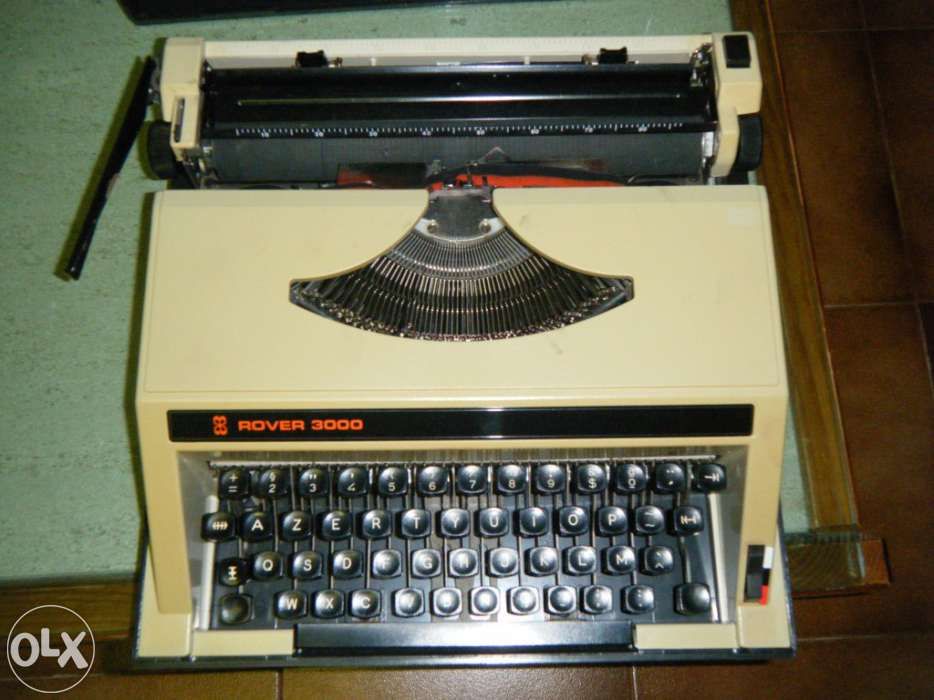 Máquina de escrever Rover 3000