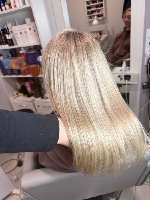 Фарбування волосся різної складності(AirTouch, Шатуш, total blonde)