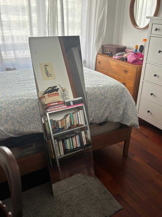 Espelho de quarto classico e antigo