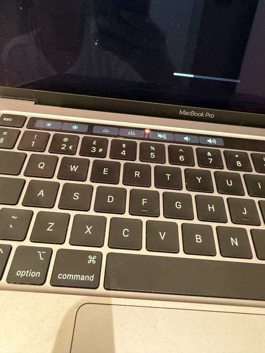 MacBook Pro intercore i5 z touchbar