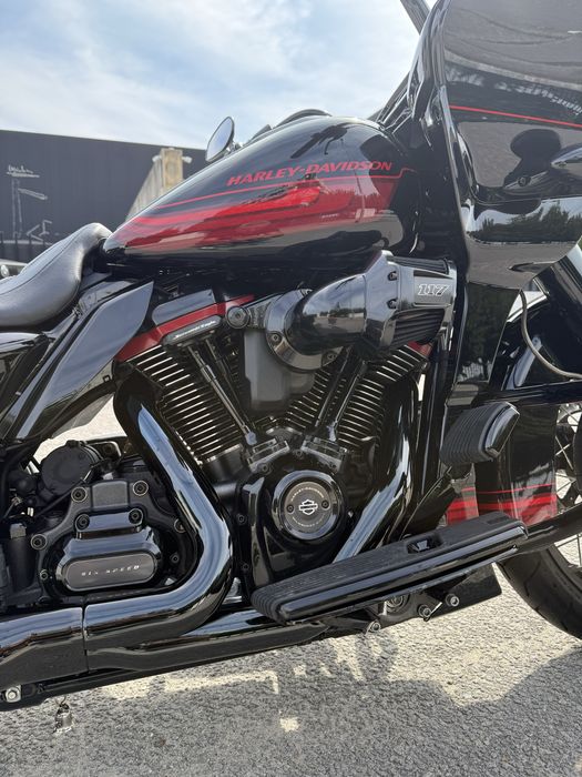 Road Glide CVO Black Hole