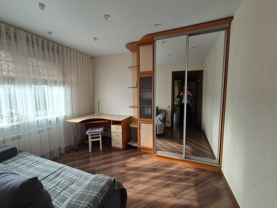 Сучасна 3-кімнатна квартира з ремонтом і меблями, центр Чорноморська