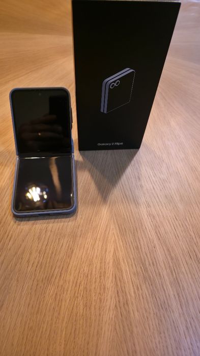 Samsung galaxy flip Z 6 256gb