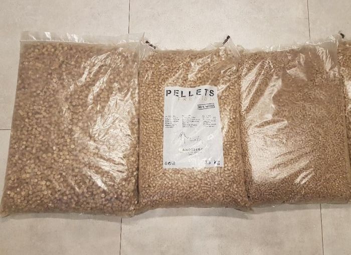 PELLET drzewny fi6mm pakowany w foliowe worki 15kg EASY OPEN transport