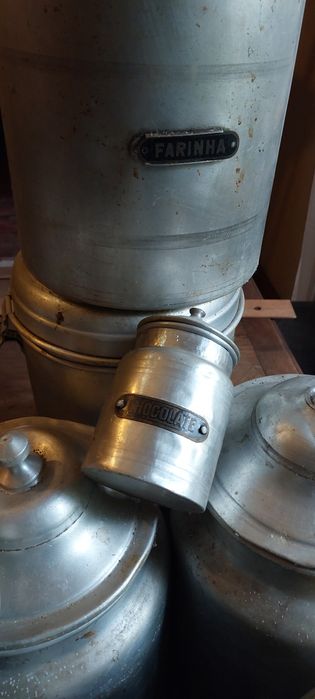 10 latas ou caixas de cereais em metal vintage