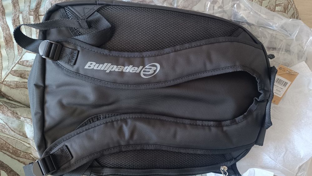 Vendo mochila Bullpadel nova