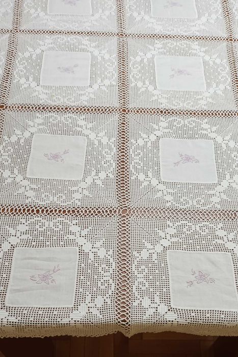 Toalha de mesa de linho e renda