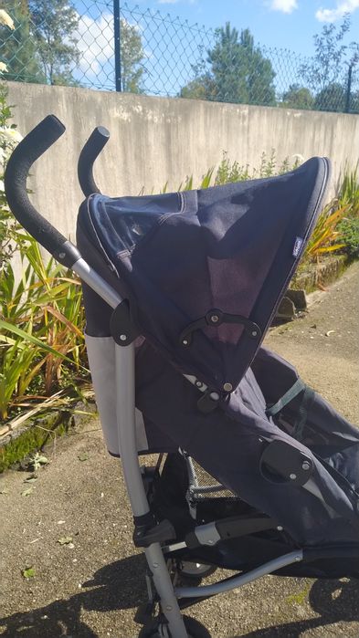 Carrinho bebe chico com chapeleira e protetor chuva