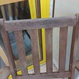 Mesa madeira e 2 cadeiras - precisa levar verniz - tudo 30€