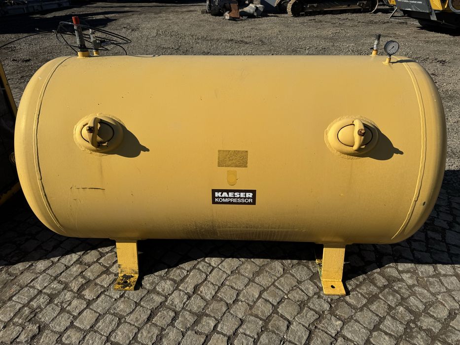 Kompresor śrubowy Kaeser BS44 zbiornik i osuszacz