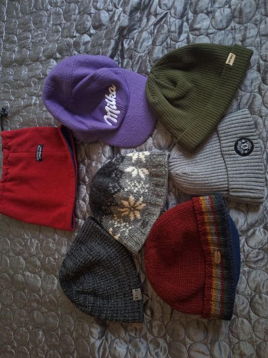 Розпродаж зимових шапок barbour, moncler, adidas, nike