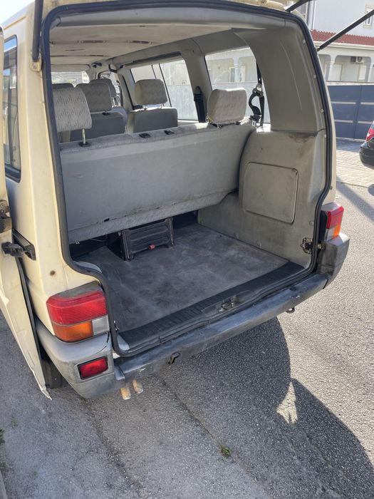 VW T4 Caravelle 9 Lugares | Duas Portas Laterais