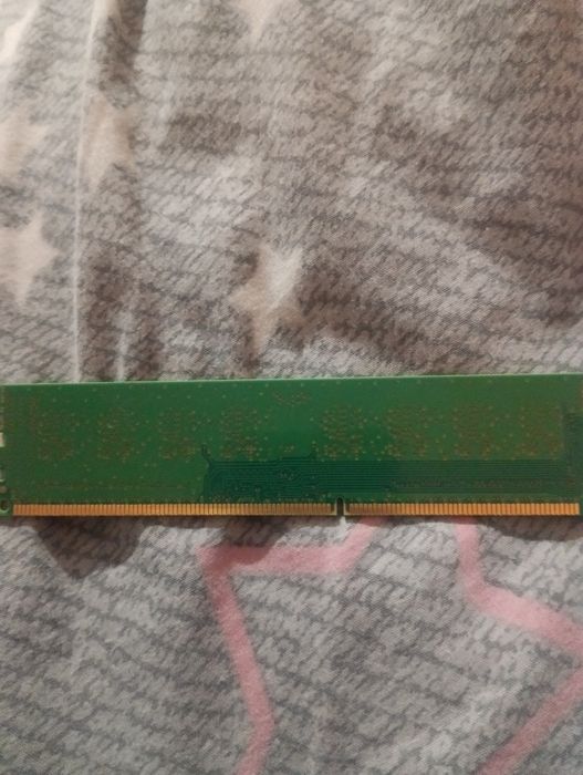 Оперативна пам'ять на 4 гб ddr3 Samsung