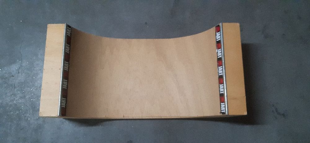 Rampa de skates de madeira