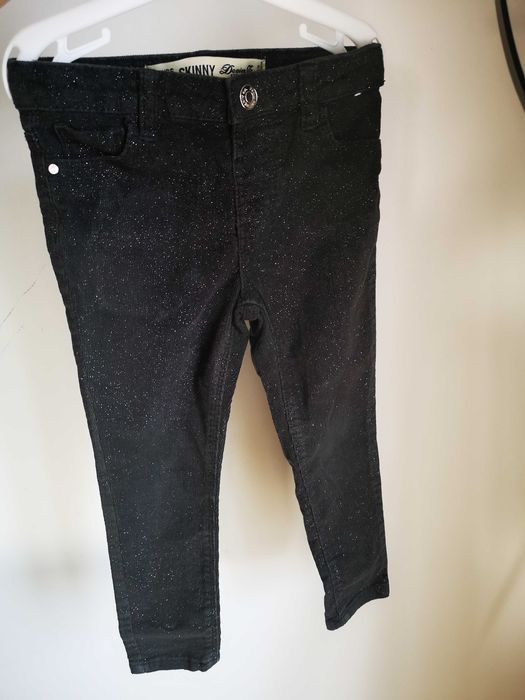 Denim Co. czarne spodnie jeansy z brokatowym motywem 104 cm 3-4 lata