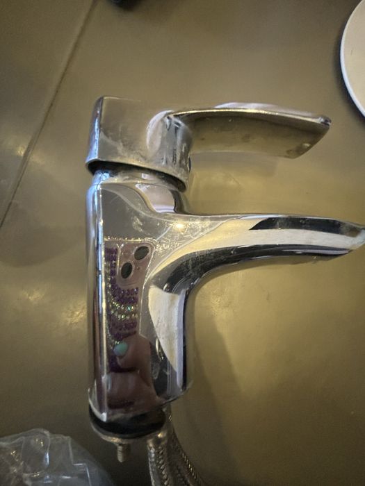 Продаю смеситель для умывальника