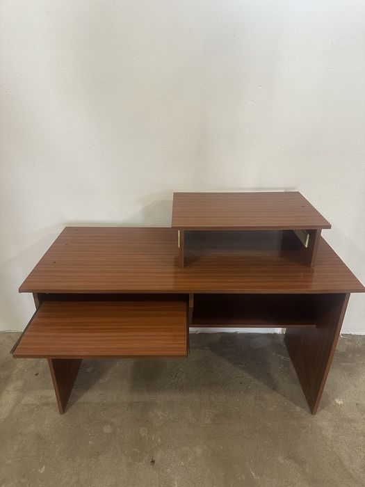 Secretária com 1.25m de largura