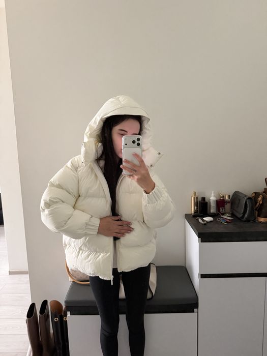 Пуховик тепленький білий. Розмір хс-с